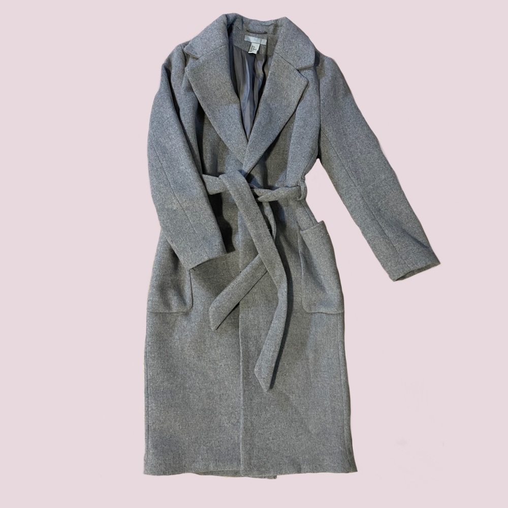 GREY COAT WITH TIE